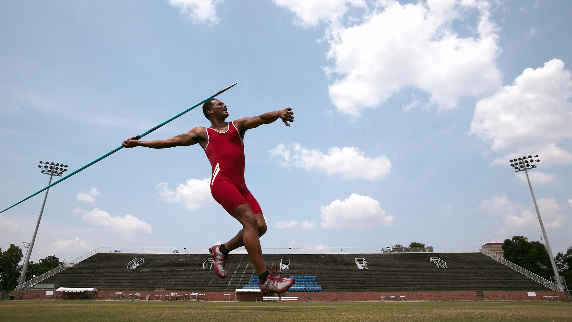 九游游戏中心官网-水上乐园比赛，亲水选手演绎夏日狂欢，水上乐园大比拼