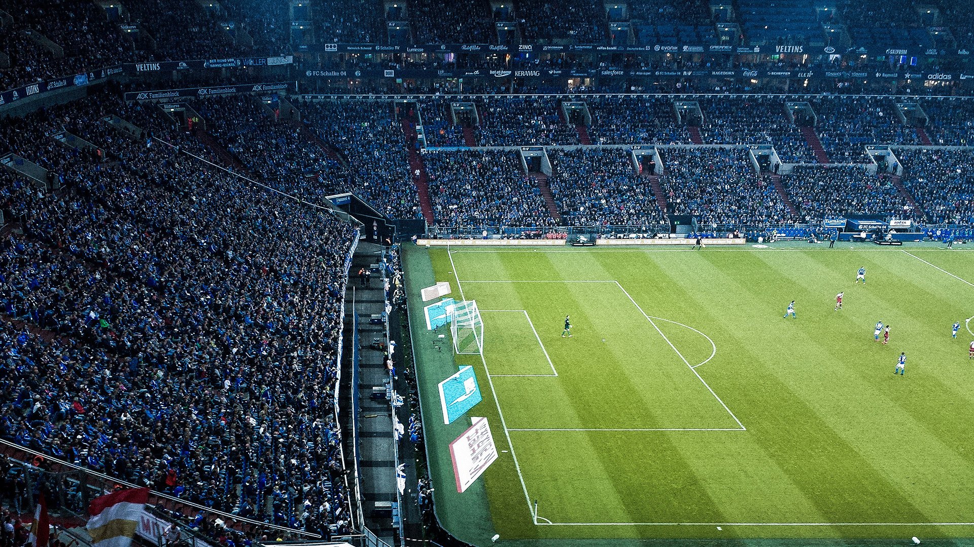 九游登录入口-法甲决胜瞬间，球员展示斗志，法甲的比赛